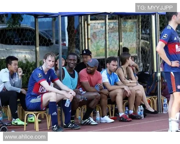 足球明星与宝马完美结合的精彩图片欣赏与背后故事分享